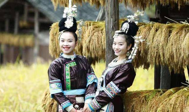她是16岁的侗族村花，33年前因太漂亮被印在人民币上，她现状如何
