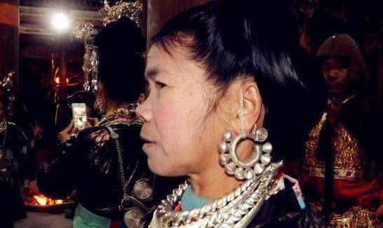 她是16岁的侗族村花，33年前因太漂亮被印在人民币上，她现状如何