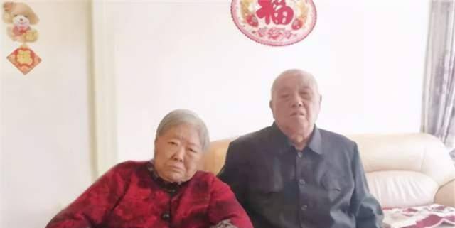 她2岁丧父，11岁“嫁给”表哥，30岁被印在人民币上，活到90岁