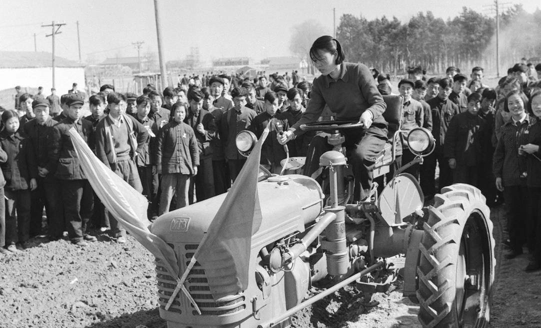 她11岁嫁表哥，因长相漂亮被印人民币上，高寿90岁，一生传奇