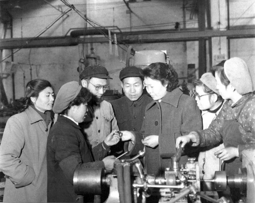 她11岁嫁表哥，因长相漂亮被印人民币上，高寿90岁，一生传奇