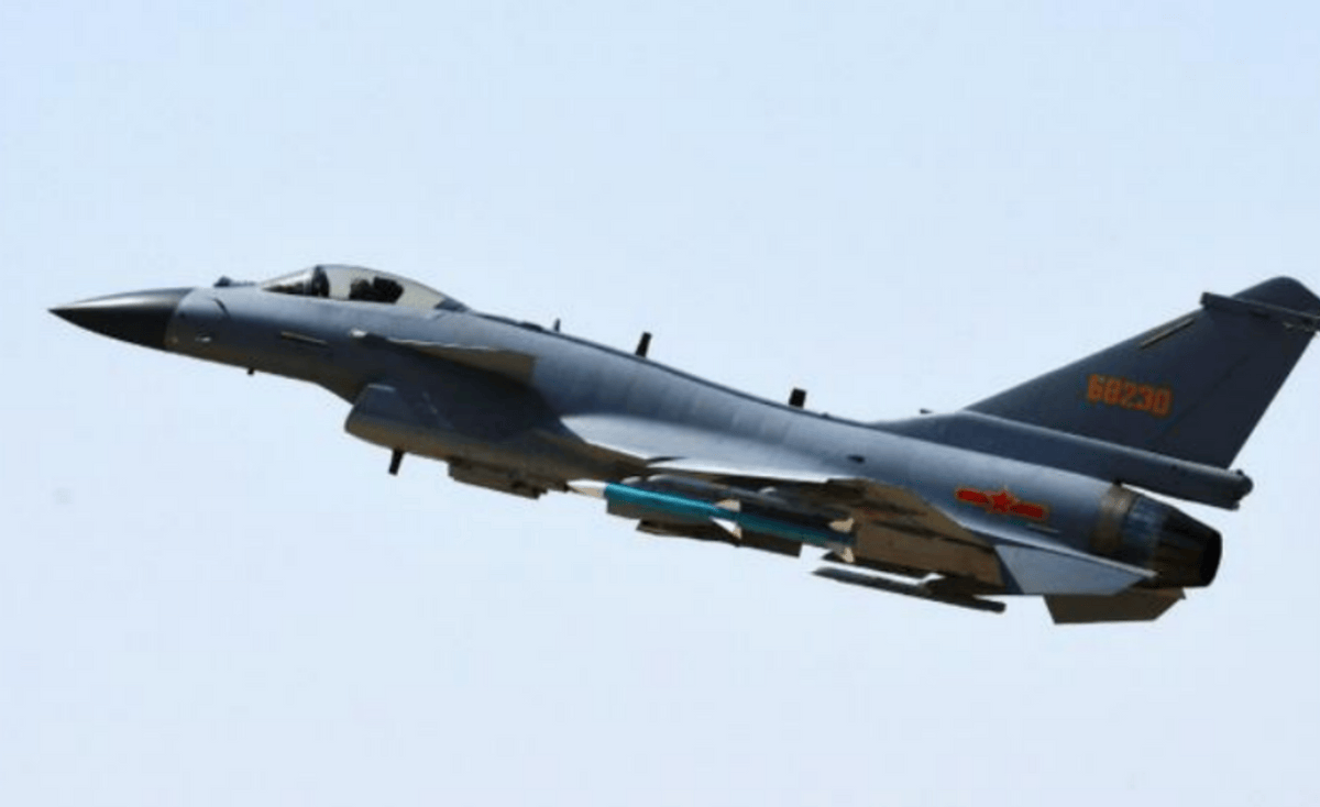 台海中美空军“短兵相接”，激烈对峙后，敌机“夹着尾巴逃跑了”