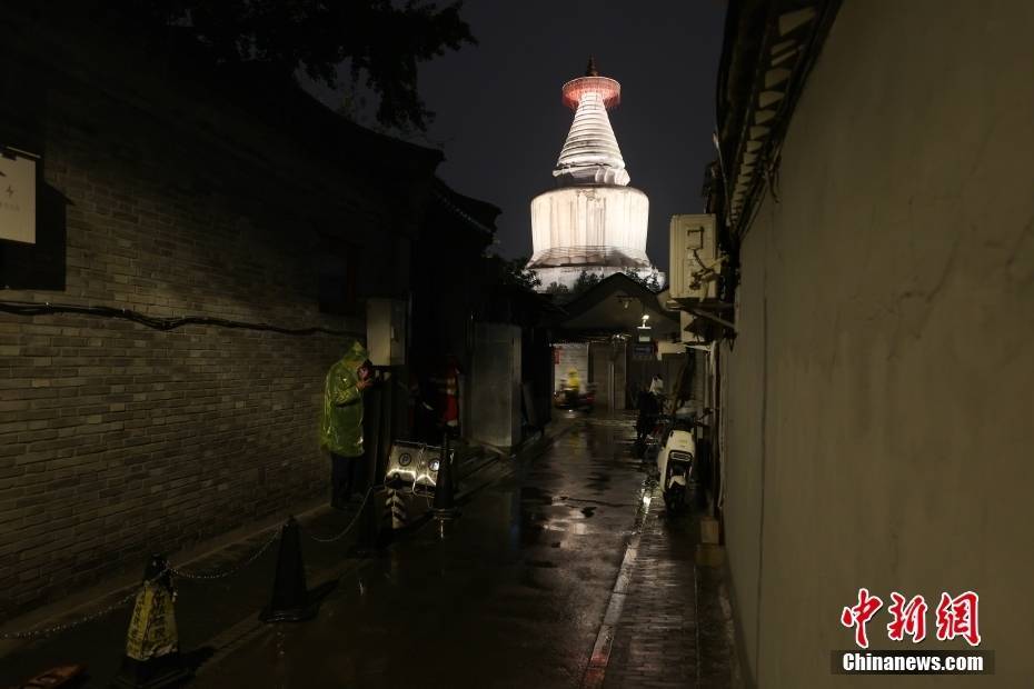 北京西城妙应寺白塔点亮