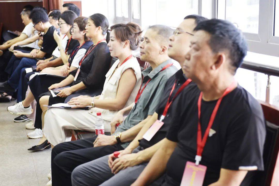 市十七届人大常委会第三十次会议召开