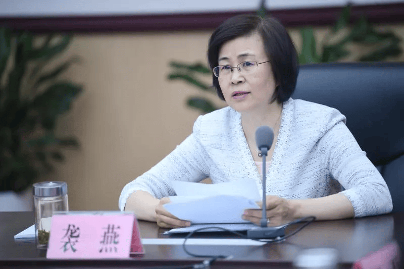 袭燕，被解聘