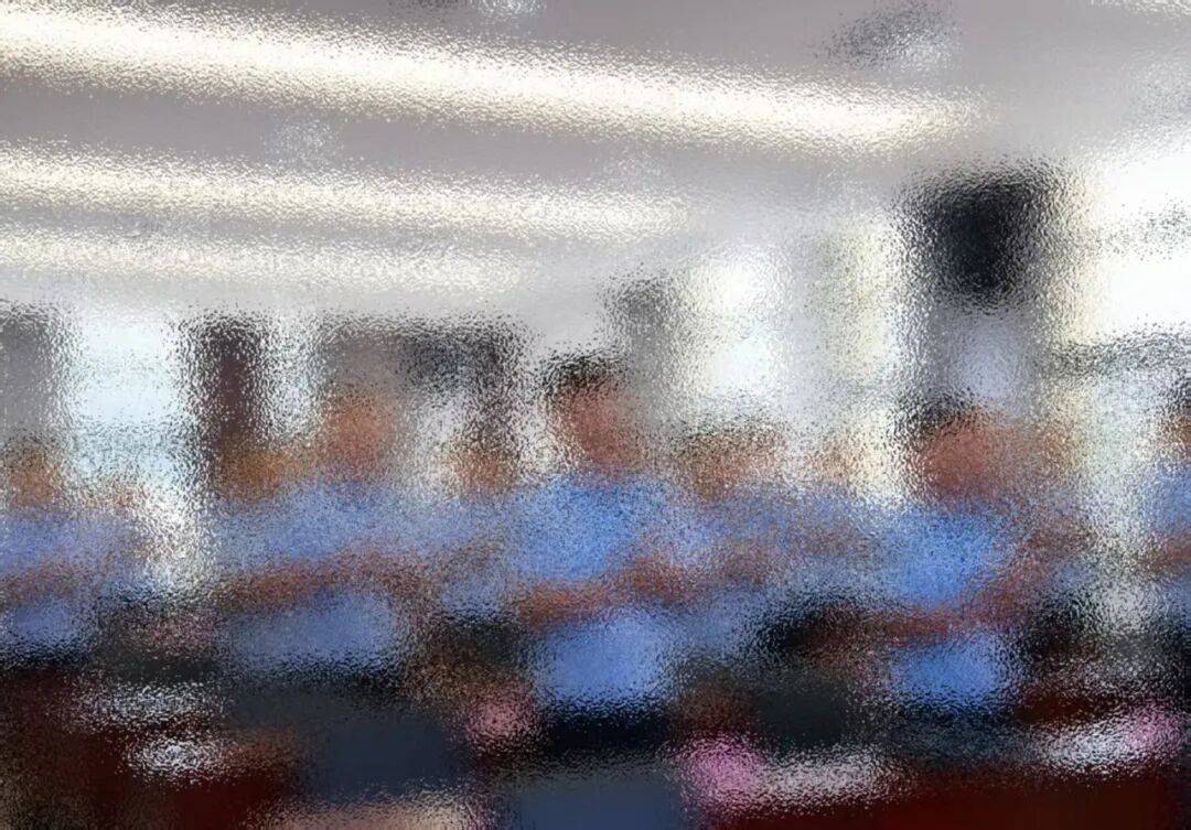 这个培训班，一半以上的学员不能露面