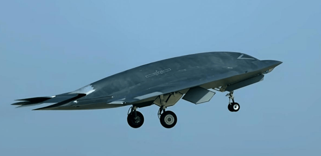 福建舰上班后,中国空军也不藏了!轰隆一声巨响,歼20旁多了架新战机