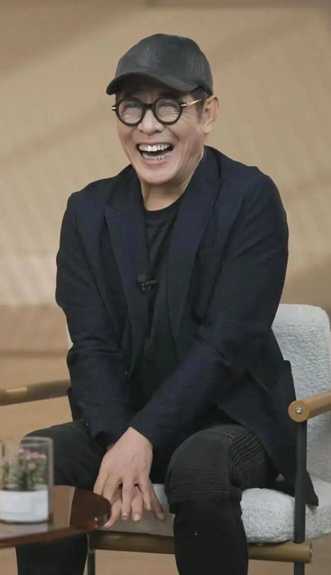 考古|李连杰晒游泳照状态重返巅峰！武打多年受伤频繁又患甲亢，功夫皇帝一路走来太不易
