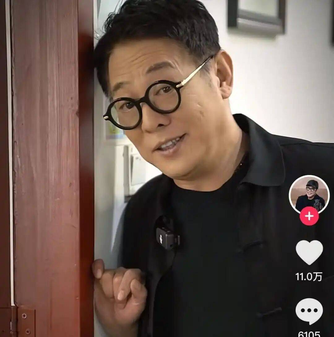考古|李连杰晒游泳照状态重返巅峰！武打多年受伤频繁又患甲亢，功夫皇帝一路走来太不易