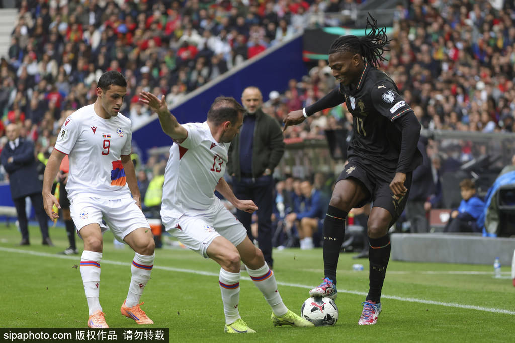 直通世界杯!世预赛-C罗停赛B费戴帽 葡萄牙9-1亚美尼亚