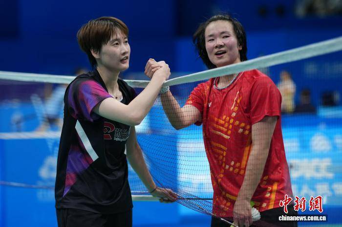 (粤港澳全运会)何冰娇不敌陈雨菲 含泪告别十五运会羽毛球单项赛