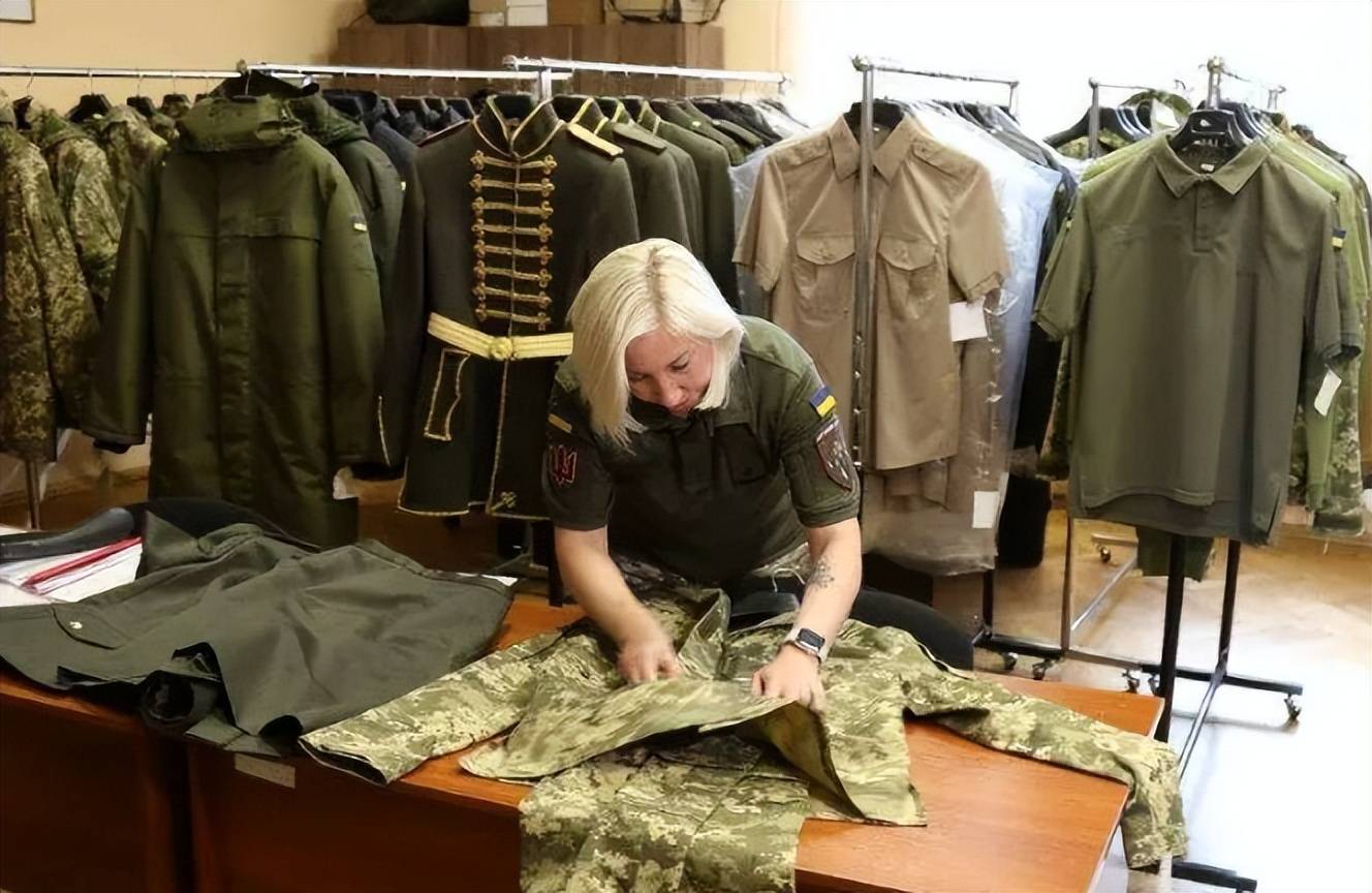 美欧对乌态度分裂！马克龙热情招待卖阵风战机，匈牙利拒援，泽连斯基内忧外患难破局？