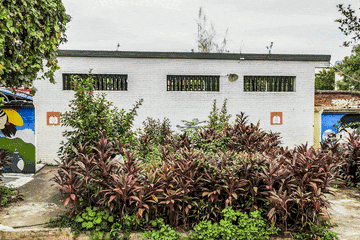 “我只想上个厕所，别考我了行不行！”