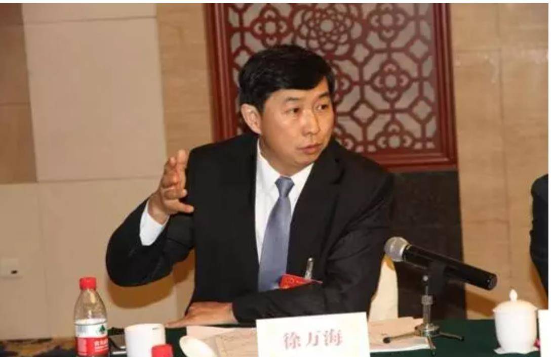 极目政情丨博士生导师徐万海被查，一个月前被免职