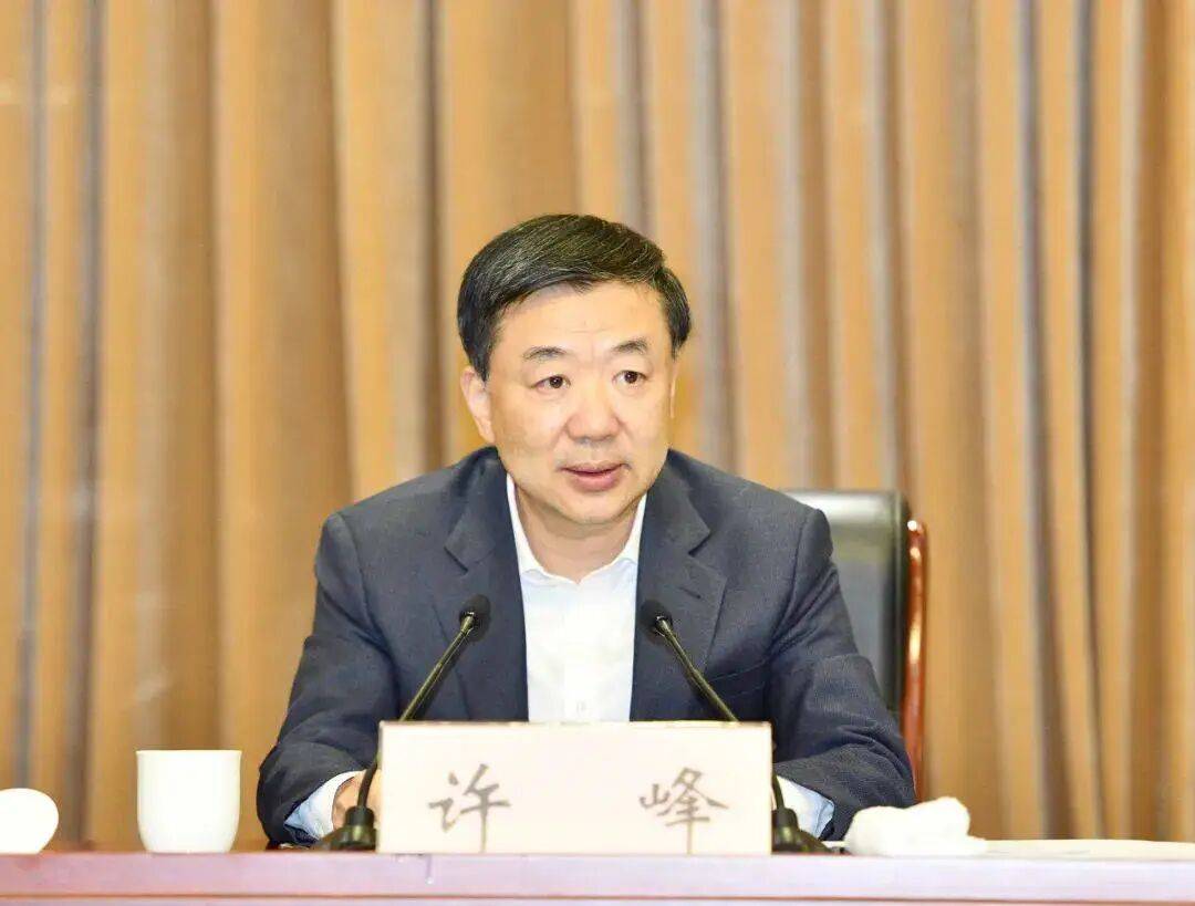 方力任江阴市委书记