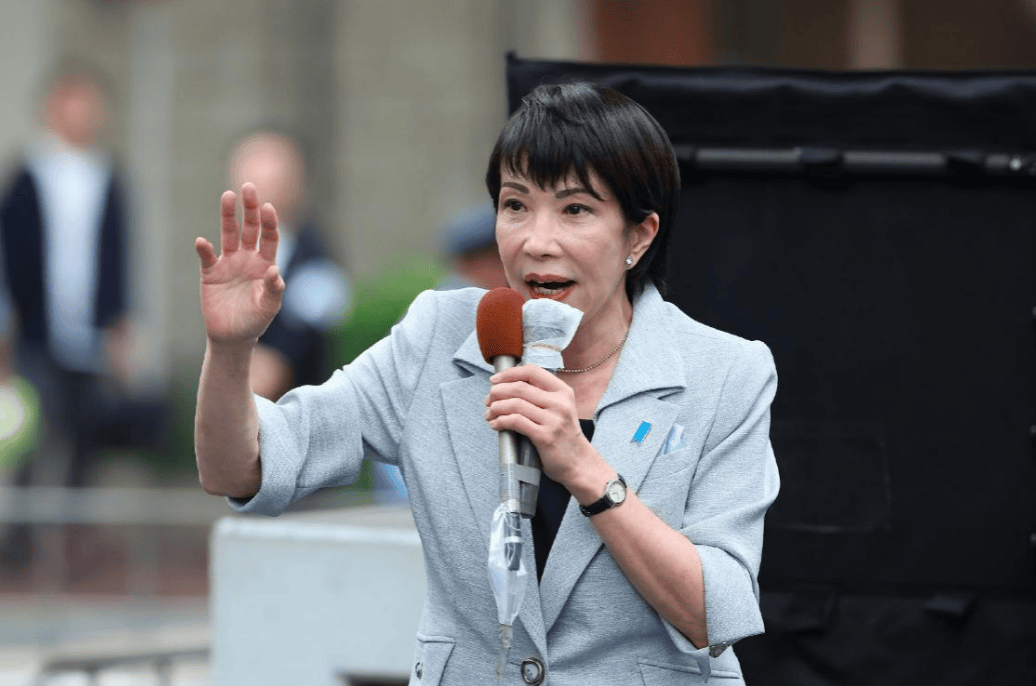 中日关系仍在紧张，白宫首次表态，日本学者下结论，高市早苗挺不过明年？