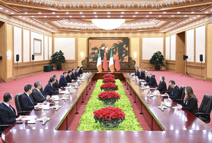 习近平会见爱尔兰总理马丁
