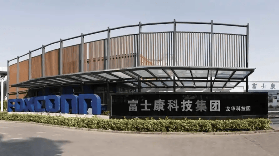 郭台铭终于想通了！千亿投资打水漂后放弃“美国梦”，带46台光刻机回国求合作