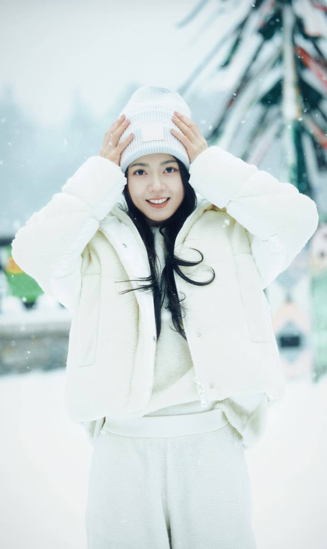 江浙沪富家女与企二代联姻如此甜，比撒糖戏码更有看头的是赵今麦的穿搭！
