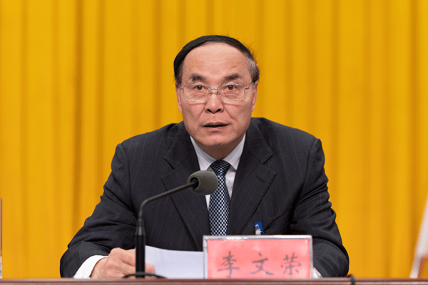 在昆明市副市长、常务副市长、市长，曲靖市委书记，云南省委常委等职务上，李文荣非法收受他人财物，数额特别巨大
