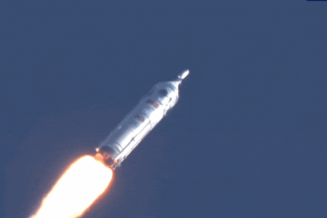 载人登月火箭，海上软着陆成功！不是美国的SpaceX，是中国的长征十号