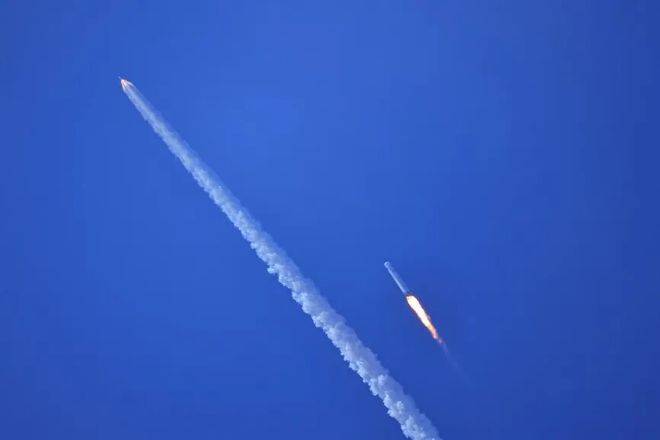 载人登月火箭，海上软着陆成功！不是美国的SpaceX，是中国的长征十号