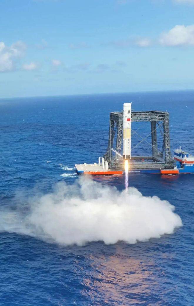 载人登月火箭，海上软着陆成功！不是美国的SpaceX，是中国的长征十号