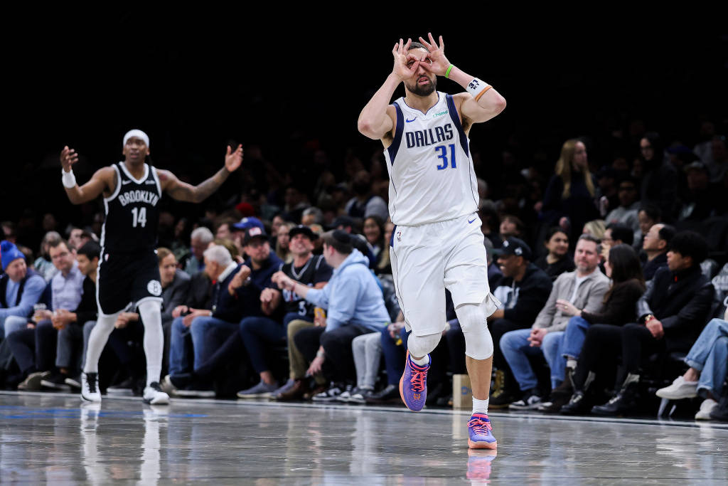 NBA｜克尼佩尔创最快200记三分，哈登又添“最老纪录”