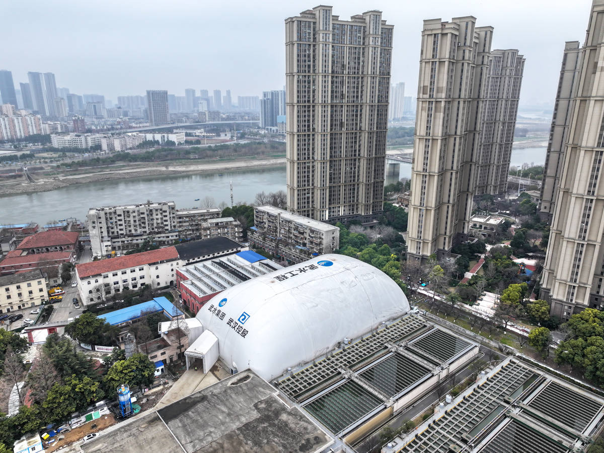 湖北首例！巨型“气球”罩住4000㎡施工工地，扬尘和噪声通通“锁”在球内不扰民