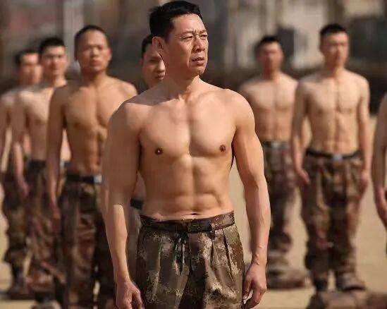 “全网都在馋他的身子”，最硬核霸王一朝翻红了